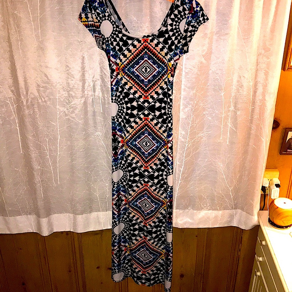 (EUC) Multicolor Aztec Design Short Sleeve Maxi Dress